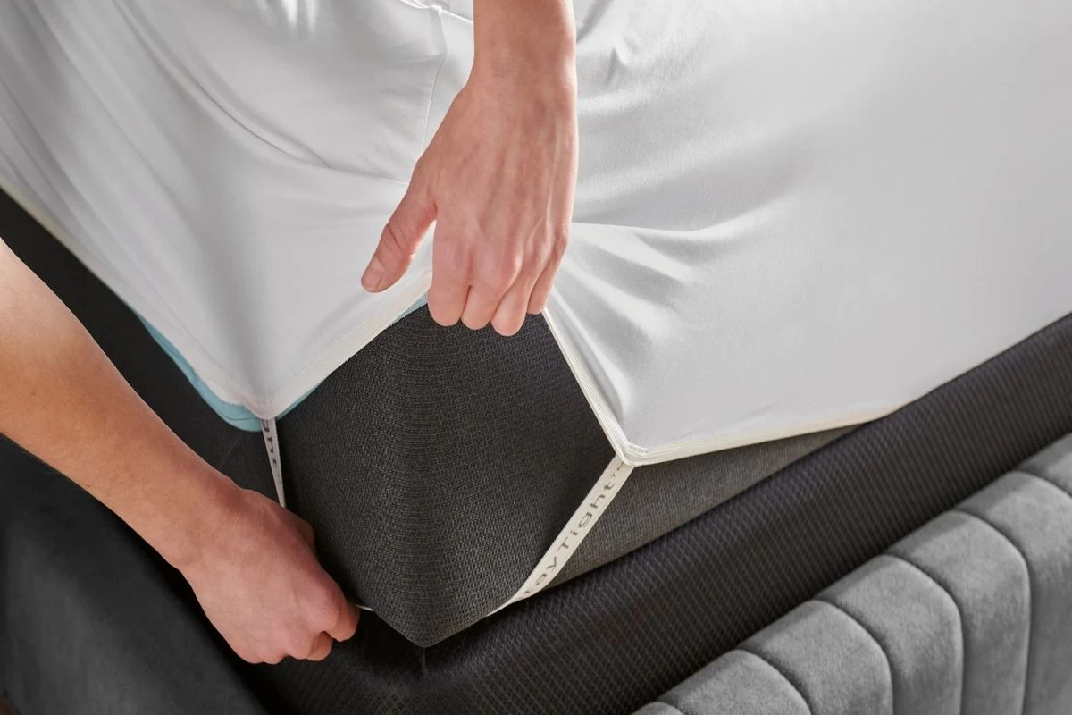 Tempur-Pedic® TEMPUR-breeze° White King Sheet Set 6 Tempur-Pedic® TEMPUR-breeze° White King Sheet Set - Image 4