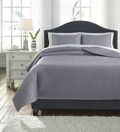 Signature Design By Ashley® Dietrick Gray King Quilt Set
