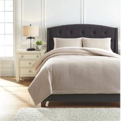 Signature Design By Ashley® Mayda 3-Piece King Comforter Set -Bedding Store 6444a16a 39c2 4358 bbd5 b8ac4e834668
