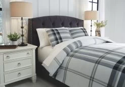 Signature Design By Ashley® Stayner 3-Piece Black/Gray King Comforter Set -Bedding Store ce977ef8 fd38 4c27 b8bf 5899b4678163